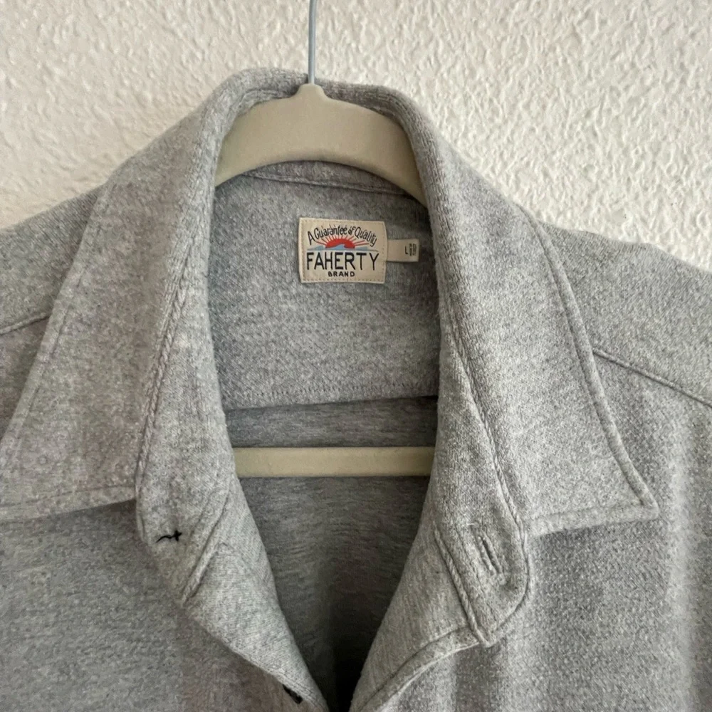 TWO Faherty Legend sweater shirts in grey twill and olive - Picture 3 of 16